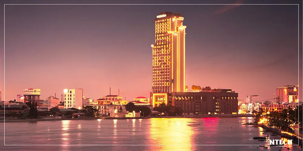 Dán phim cách nhiệ Ntech tại khách sạn Sheraton