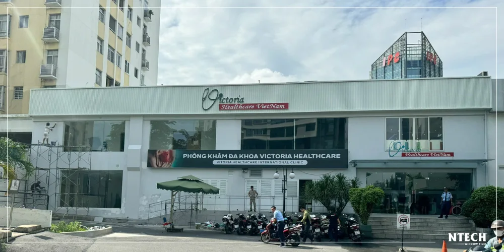 Dán phim cách nhiệt tại phòng khám Đa khoa Victoria