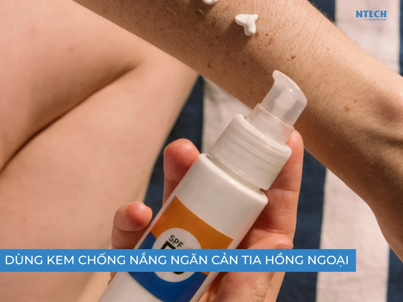 Dùng kem chống nắng