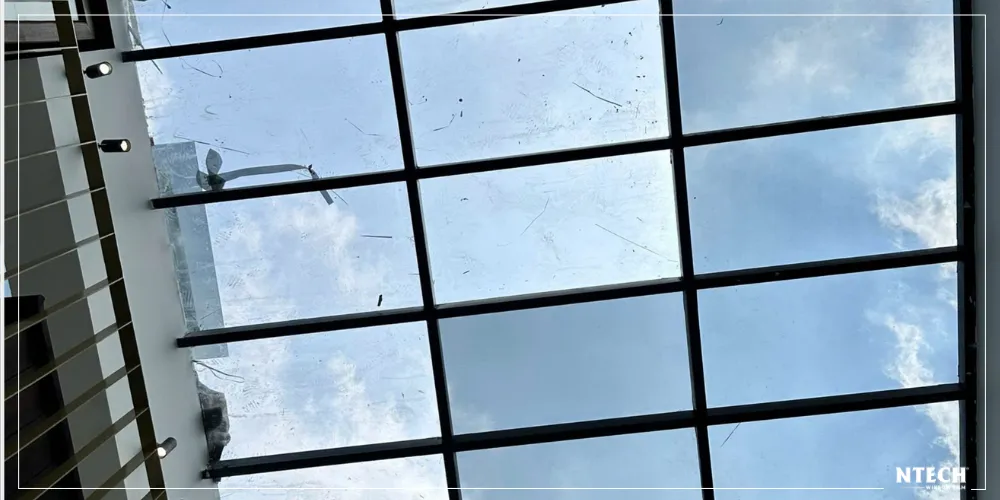 Dán mái kính chống nắng nóng | Cách chống nóng giếng trời hiệu quả