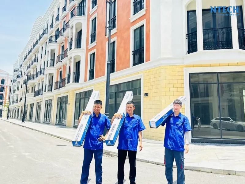 Đội ngũ kỹ thuật viên chuyên sâu, thi công chuẩn kỹ thuật |. Địa chỉ đơn vị thi công dán phim cách nhiệt nhà kính uy tín tại Thanh Hóa
