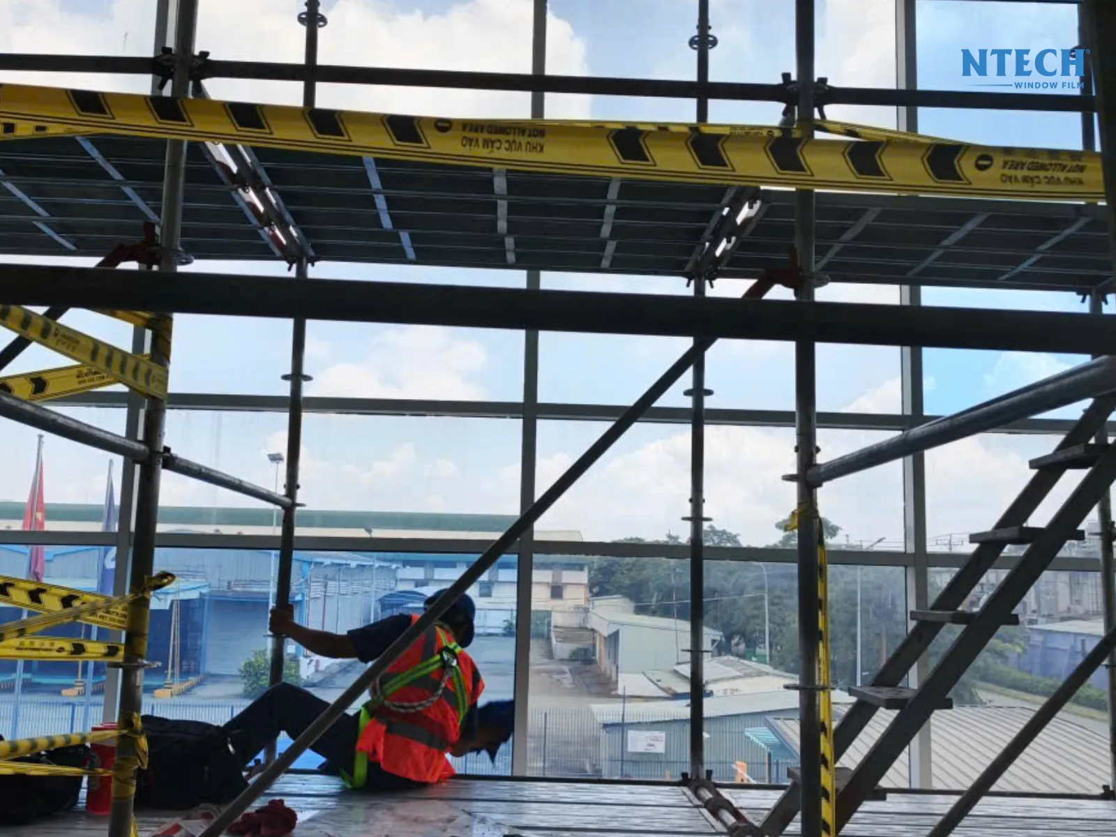So sánh giải pháp dán cách nhiệt cửa kính hướng Tây với các phương pháp truyền thống |. Dán cách nhiệt cửa kính hướng Tây – Sổ tay chống nóng toàn diện từ A-Z