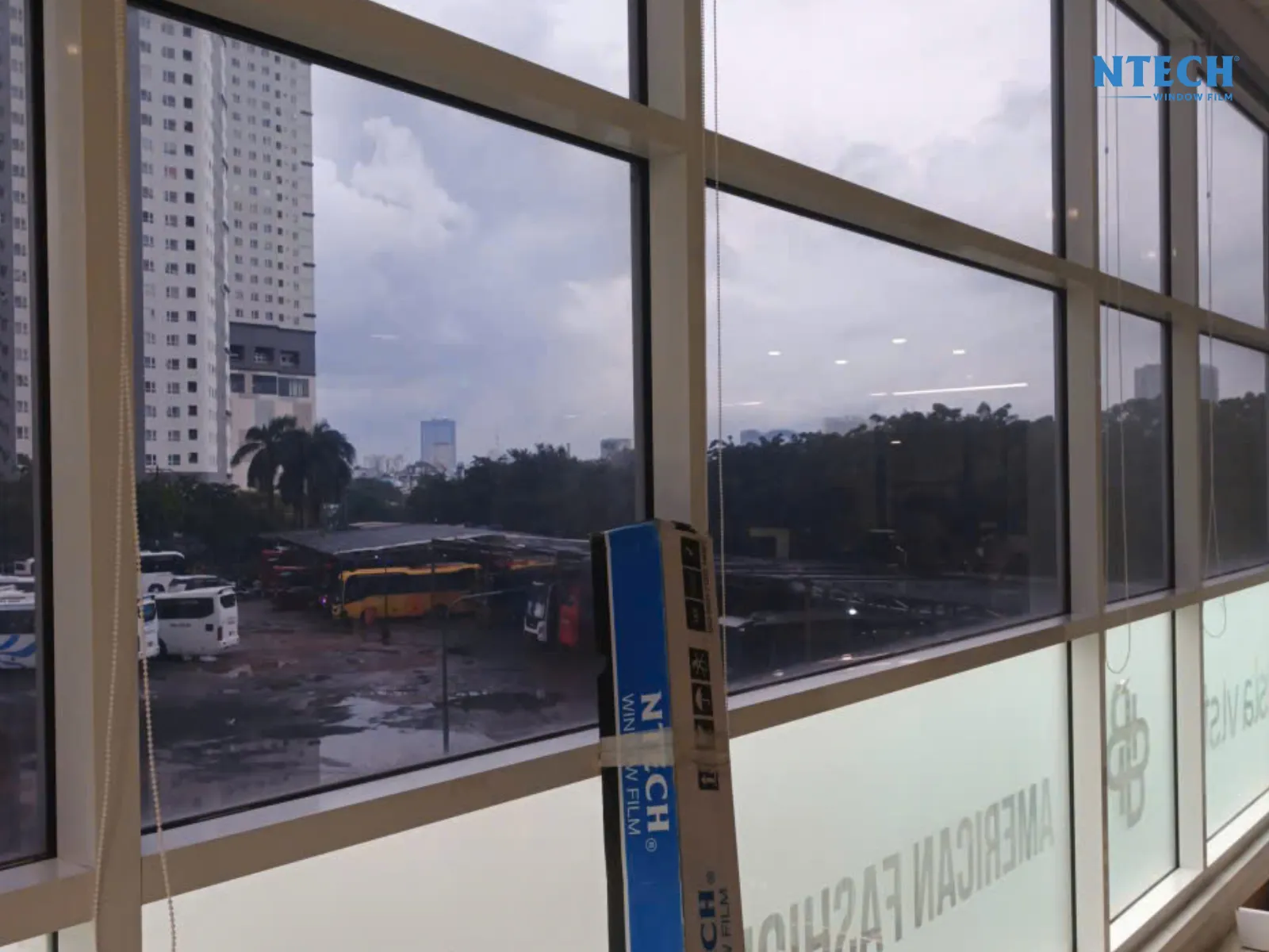 Lợi ích cốt lõi khi dán phim cách nhiệt NTECH cho nhà hướng Tây | Dán cách nhiệt cửa kính hướng Tây – Sổ tay chống nóng toàn diện từ A-Z