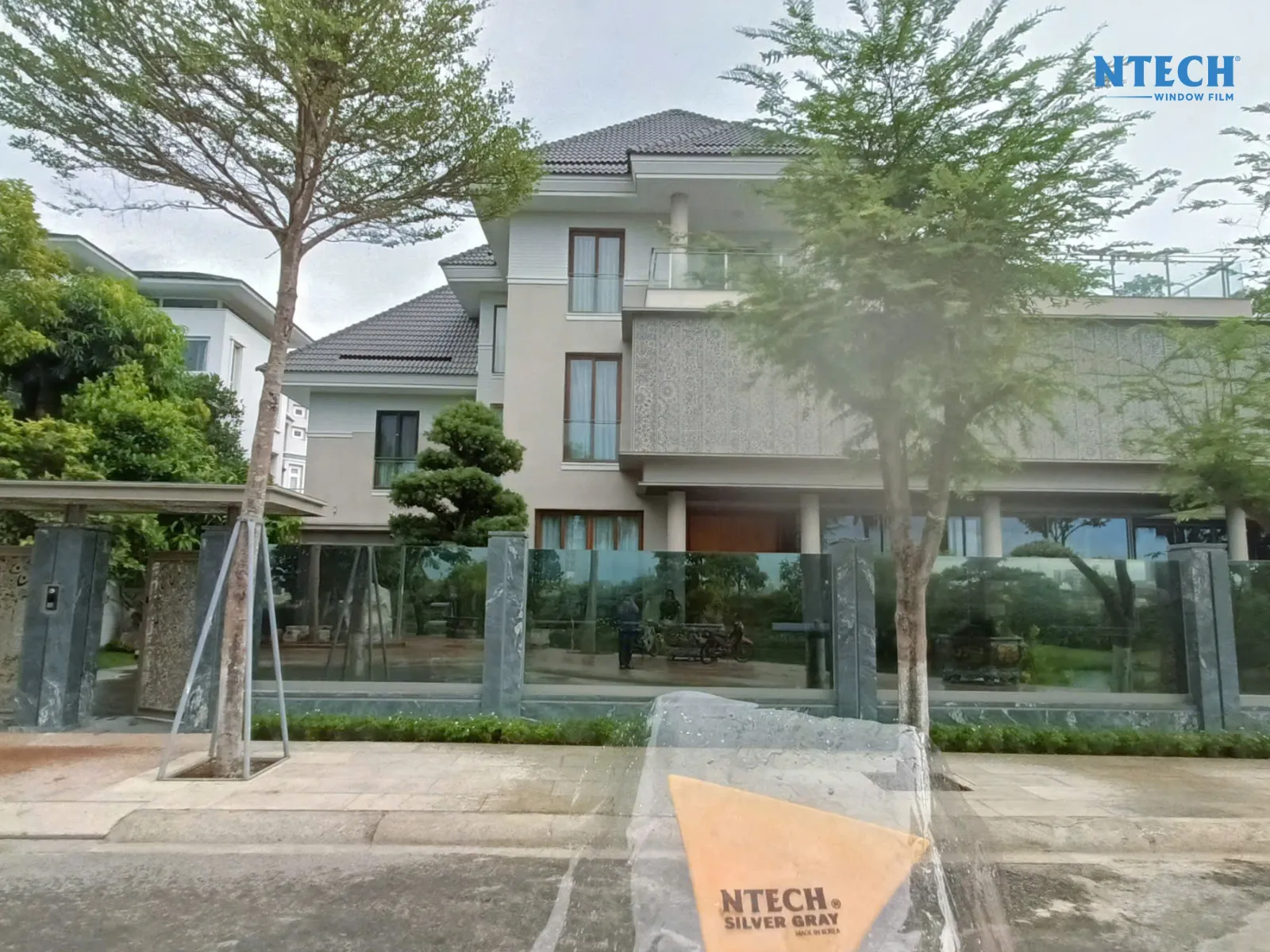 So sánh hiệu quả chống nóng của các dòng phim dán kính NTECH | Phim cách nhiệt dán kính chống nắng nóng – giải pháp cản nhiệt toàn diện cho ô tô và nhà kính