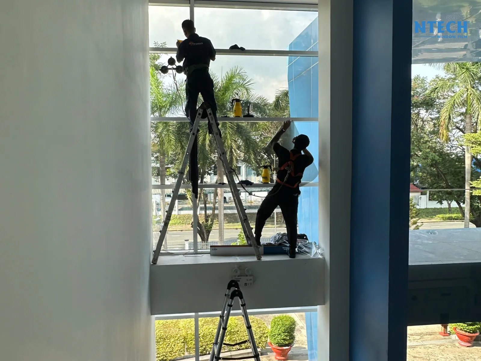 Nguyên nhân mặt tiền nhà hướng tây bị hấp thụ nhiệt gay gắt | Chống nóng mặt tiền nhà hướng tây hiệu quả với top 5 giải pháp tối ưu