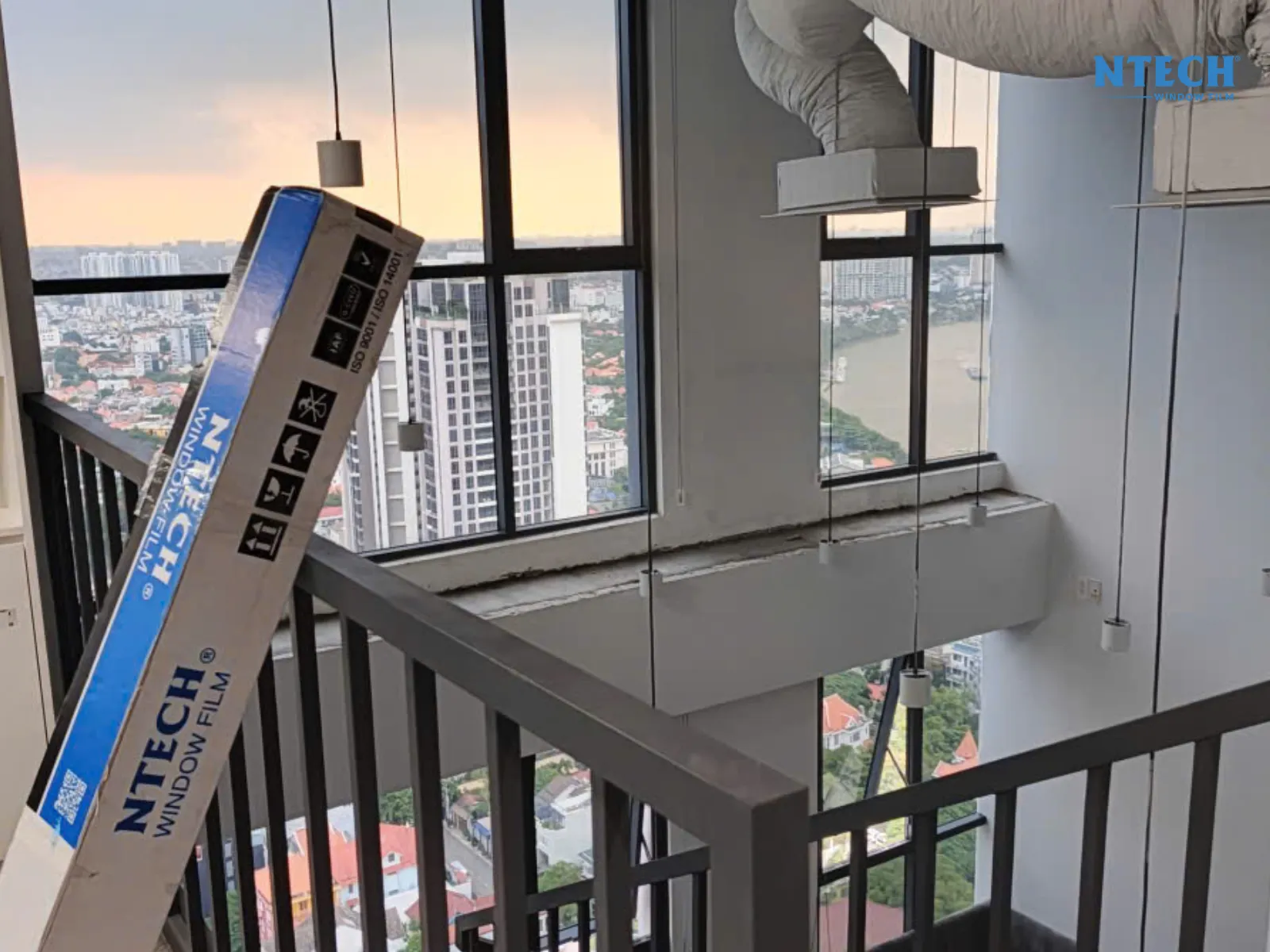 Tại sao dán phim cách nhiệt NTECH là giải pháp chống nóng mặt tiền nhà hướng tây tối ưu? Chống nóng mặt tiền nhà hướng tây hiệu quả với top 5 giải pháp tối ưu