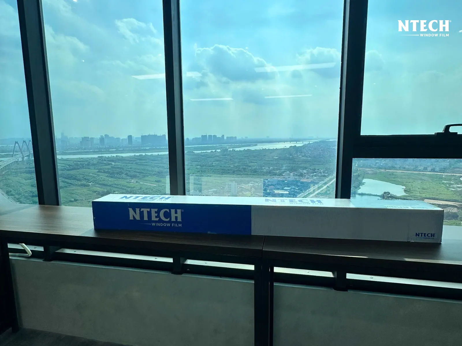 Quy trình thi công dán kính phòng thờ chuyên nghiệp chuẩn NTECH