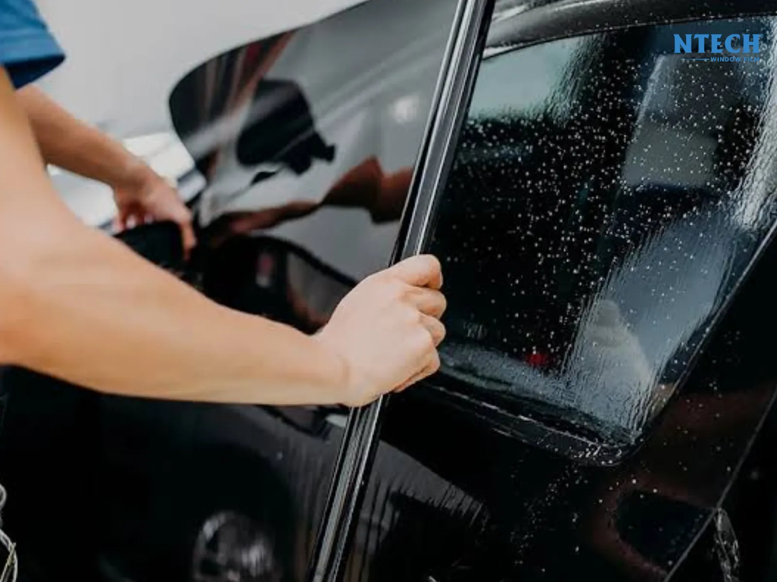 Dán phim cách nhiệt ô tô: Đừng chọn chỉ vì phim “tối”