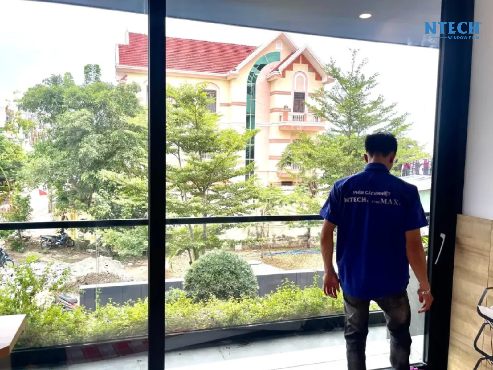 Phim cách nhiệt NTECH BLU 65 — Dòng gốm dịu mát, truyền sáng tự nhiên | Phim cách nhiệt dán kính cửa sổ nhà và xe ô tô | Top 5 mã film NTECH hàng đầu