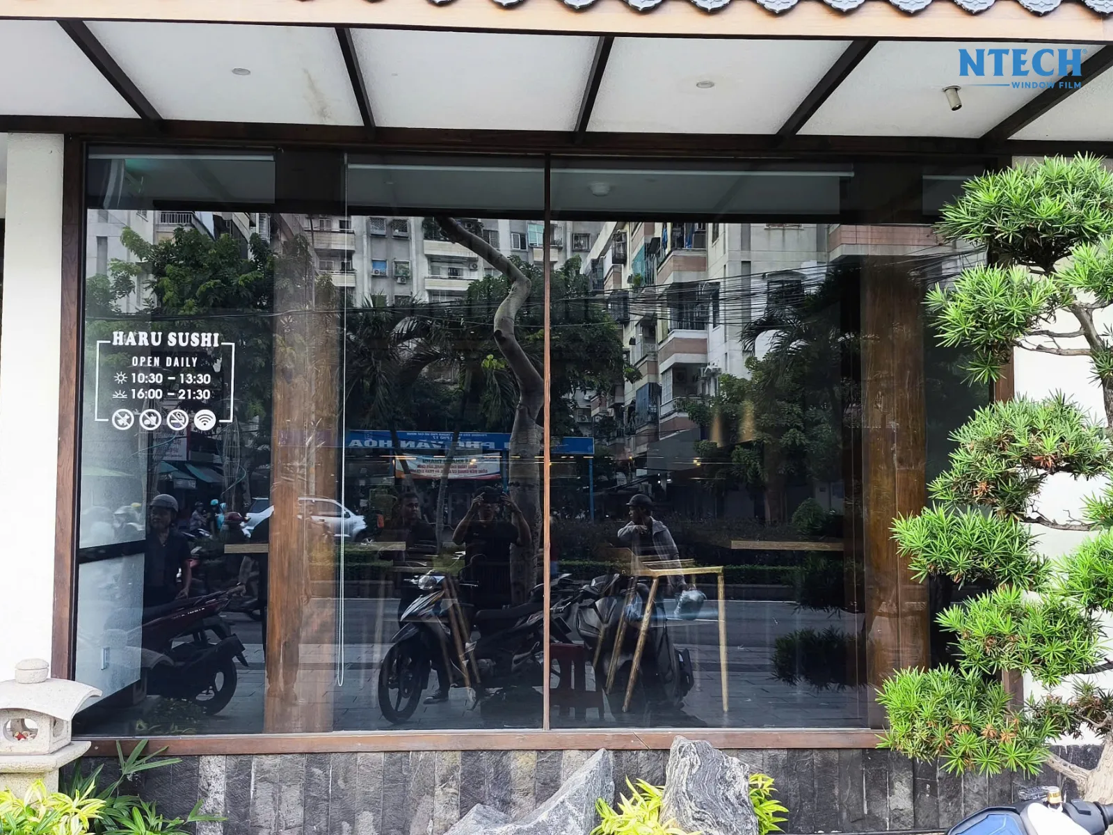 Tổng quan về công nghệ phim cách nhiệt hiện đại | Phim cách nhiệt dán kính cửa sổ nhà và xe ô tô | Top 5 mã film NTECH hàng đầu
