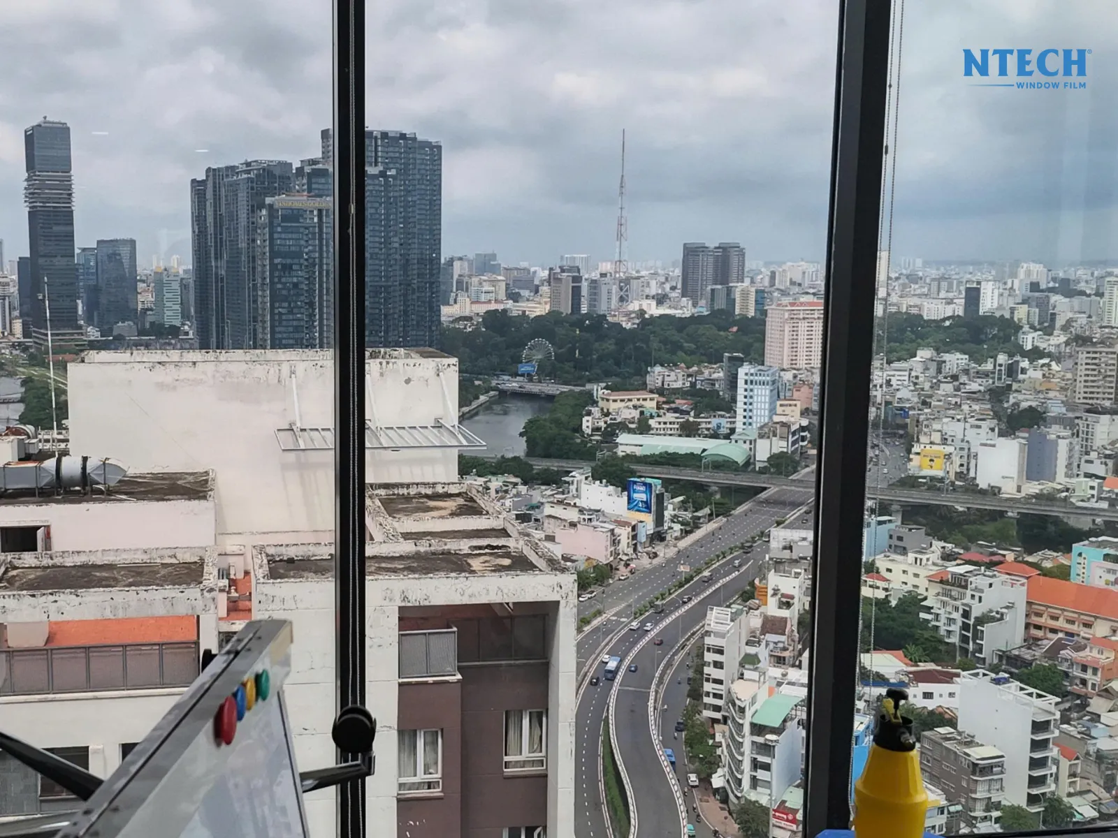 Phim cách nhiệt dán kính cửa sổ nhà và xe ô tô | Top 5 mã film NTECH hàng đầu