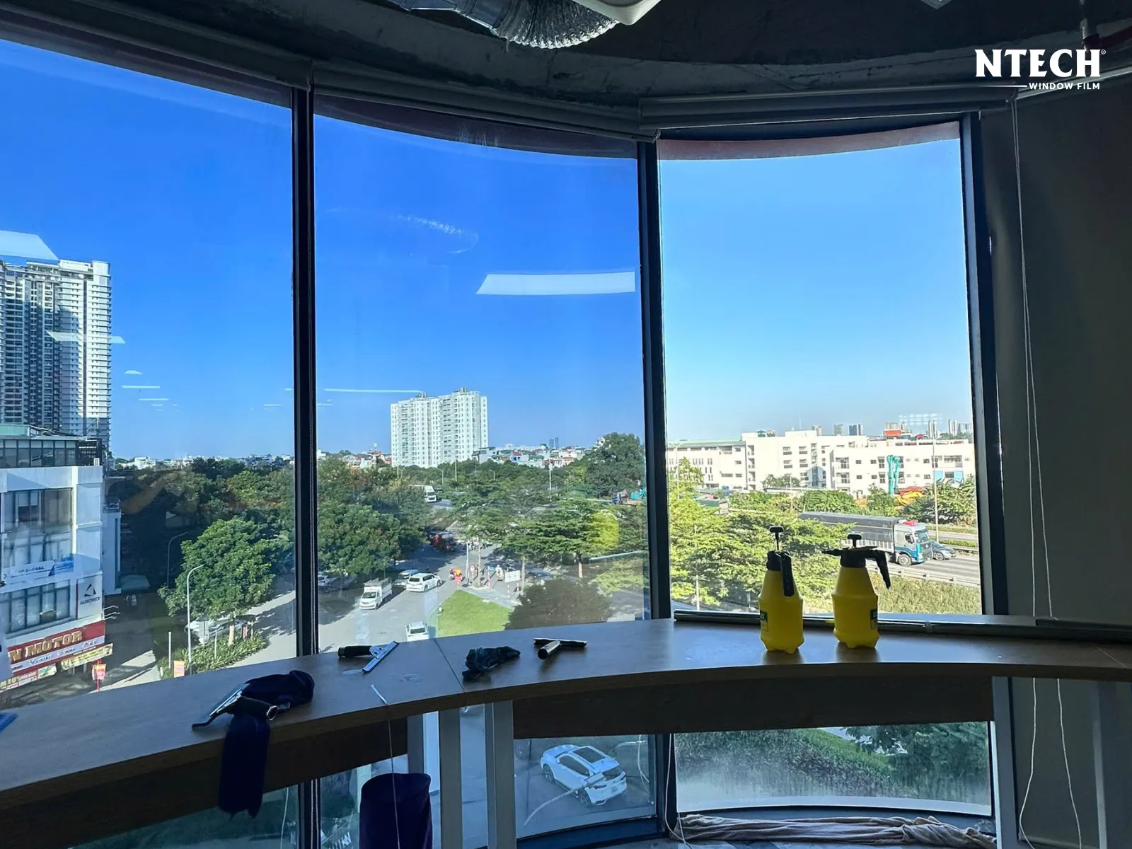 Ngôi Sao – Đơn vị thi công dán cách nhiệt nhà kính trọn gói | Top 5 decal dán kính phản quang chống nắng tốt cho nhà kính